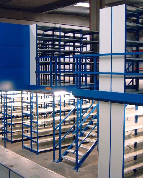 Cornix, specialist in rekken en opslagsystemen, rust uw kantoren en showrooms uit