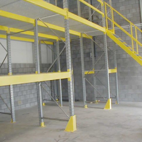 Cornix fabrique et commercialise les gammes de racks à palettes TraviRack et Travipal