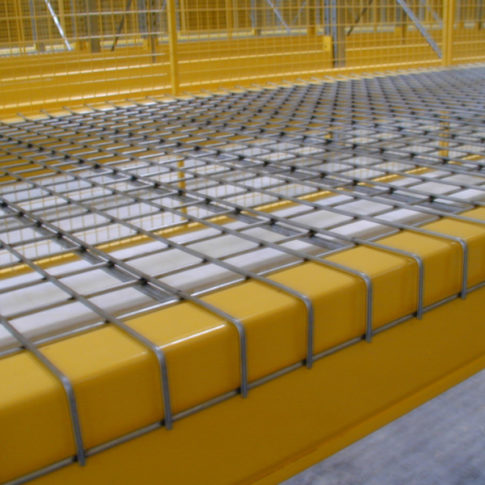Cornix fabrique et commercialise les gammes de racks à palettes TraviRack et Travipal